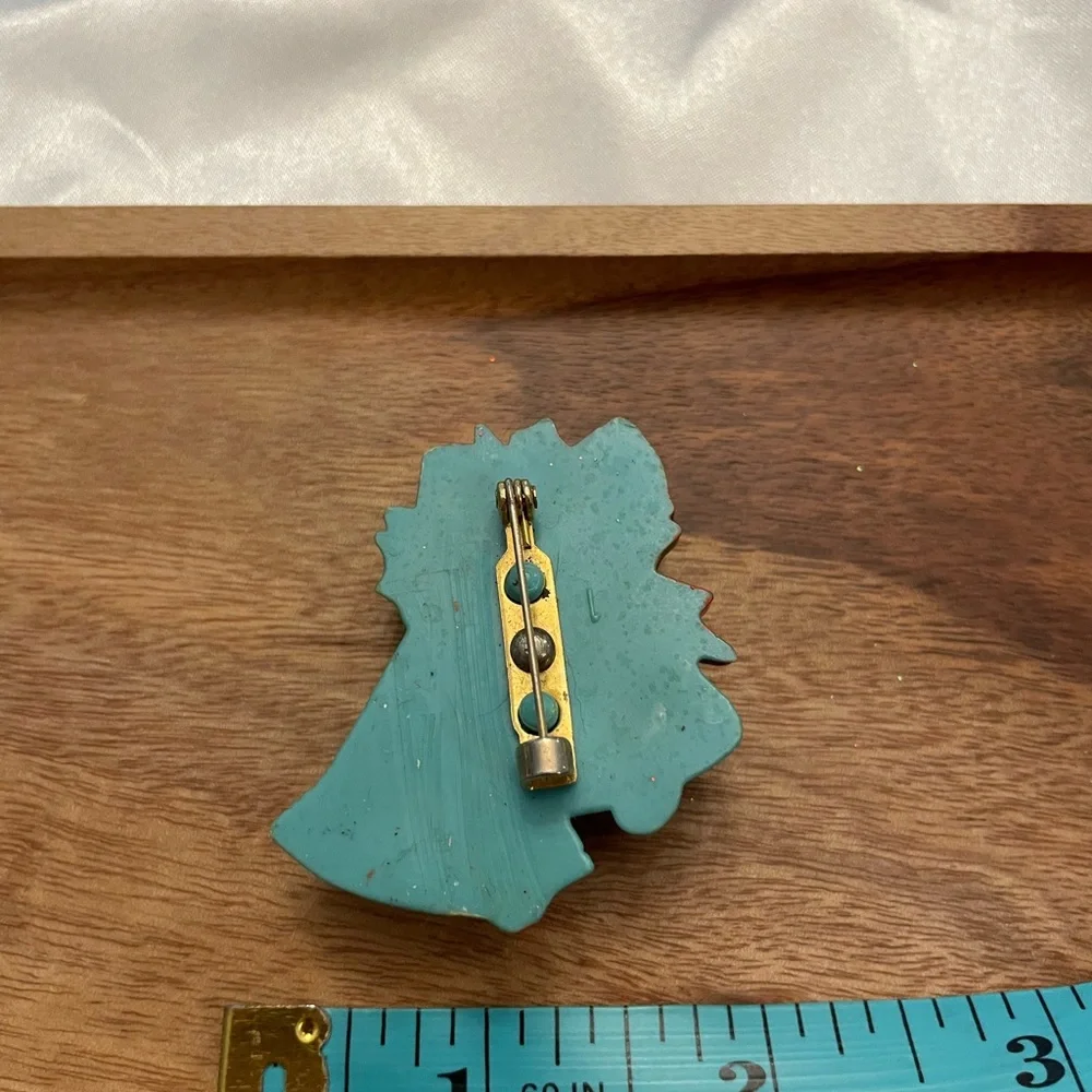 Vintage‎ Hallmark Plastic Wood Look Blue Bells Christmas Brooch Pin Classic